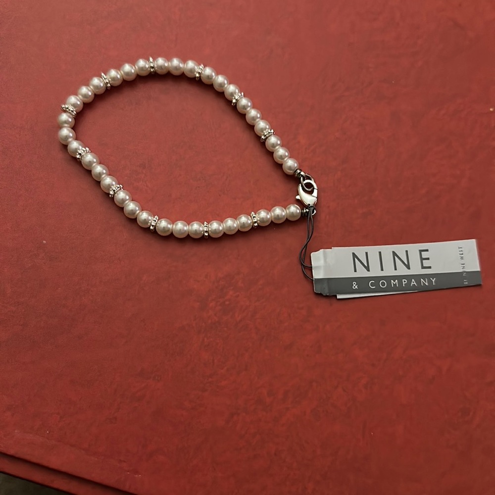 Pearl and silver accent bracelet